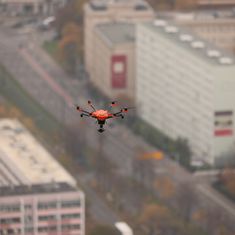 Deutsche Funkturm und Droniq testen Drohneneinsatz am Berliner Fernsehturm