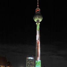 Die Deutsche Funkturm beleuchtet ihren Berliner Fernsehturm beim Festival of Lights