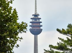 Nahaufnahme der Turmkanzel des Nürnberger Fernsehturms