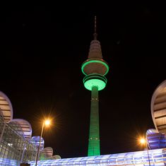 Der Düsseldorfer Fernsehturm wurde zum Start von DVB-T2 HD und freenet TV grün beleuchtet