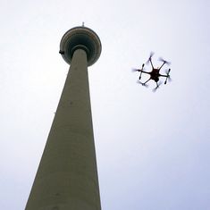Deutsche Funkturm und Droniq befliegen Berliner Fernsehturm per Drohne