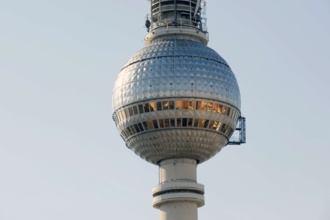 Nahaufnahme Kanzel des Berliner Fernsehturms