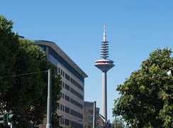 Frankfurts Fernsehturm aus der Ferne