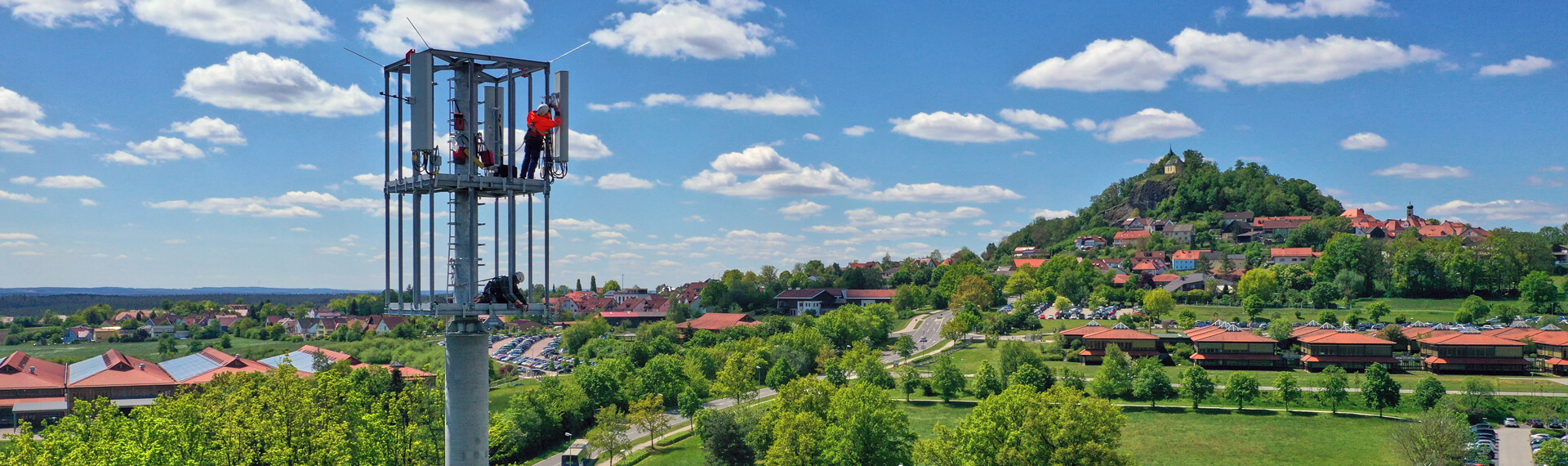 Deutsche Funkturm baut ihren ersten eigenen Systemmast in Parkstein auf